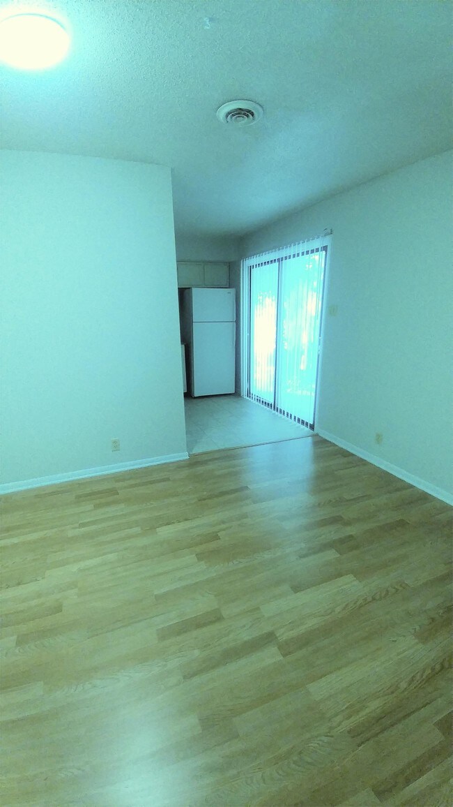 Foto del edificio - 9120 Woodpark Ln NW