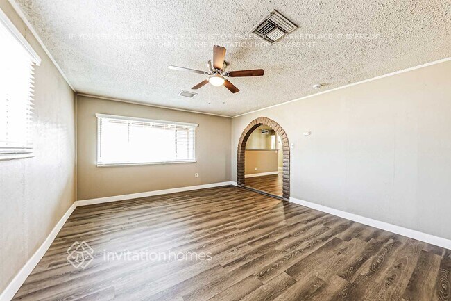 Foto del edificio - 6921 W Hazelwood St