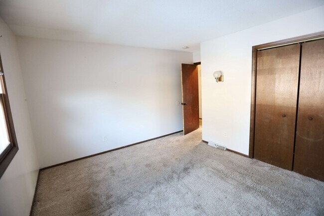 Foto del edificio - 2132 Shangrai-La Dr SE