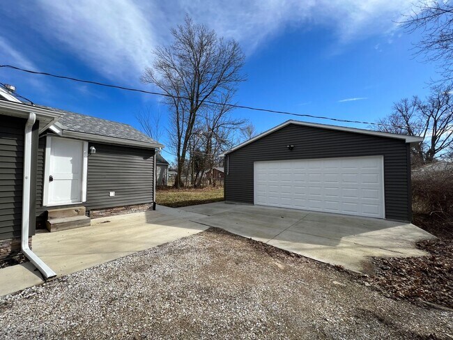 Building Photo - 1 Bedroom/1 Bathroom Washington Home For L...
