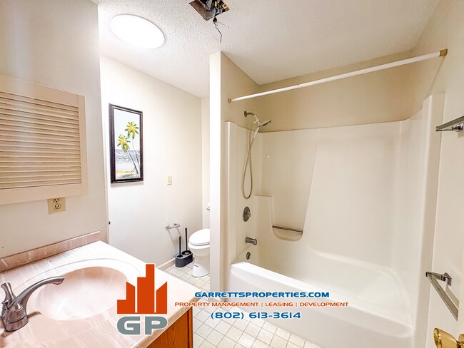 Foto del edificio - 243 Eastview Cir