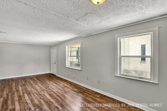 Building Photo - 1218 W 26th St