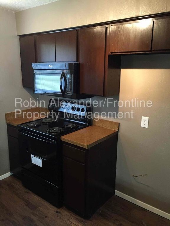 Building Photo - 308 NW Summercrest Blvd