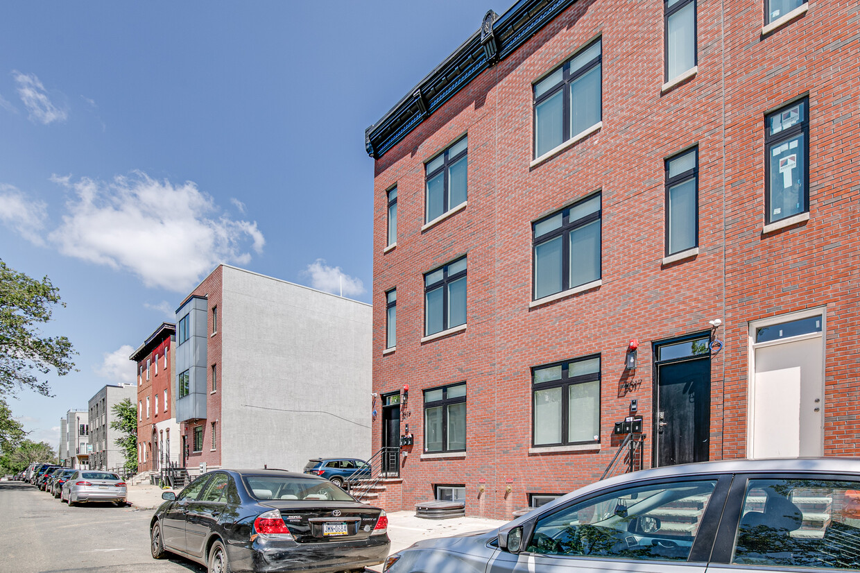Primary Photo - 2017 N College Ave