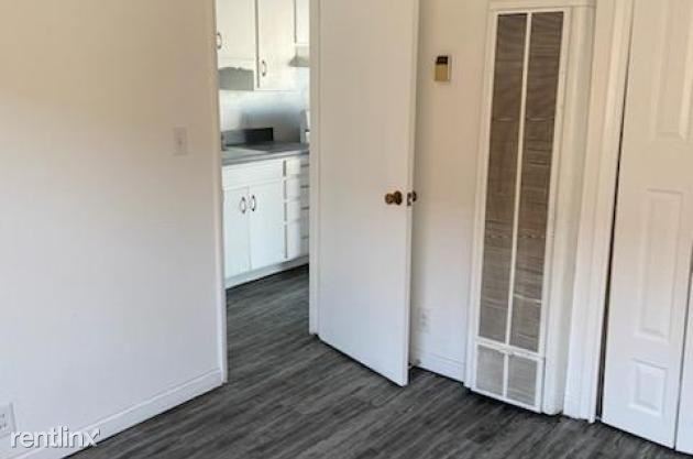Building Photo - 1 br, 1 bath Townhome - 1350 N Craycroft Rd