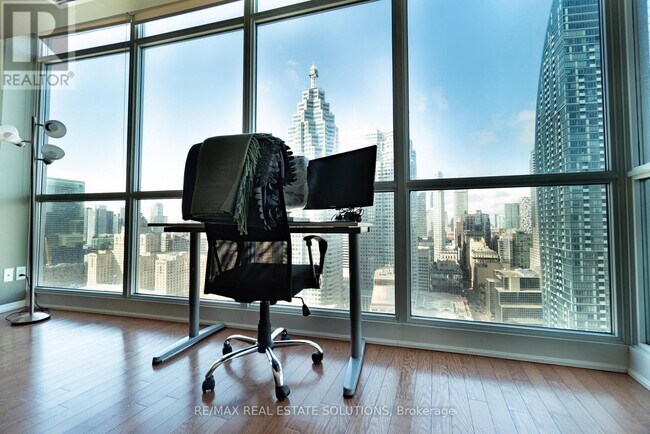 Building Photo - 18 Yonge St