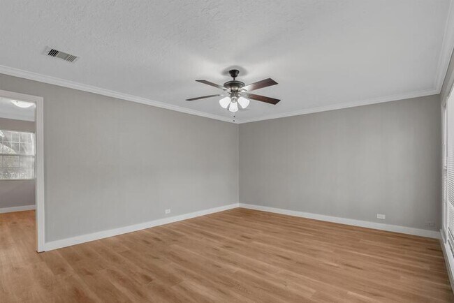 Foto del edificio - 1330 Leaman Ave