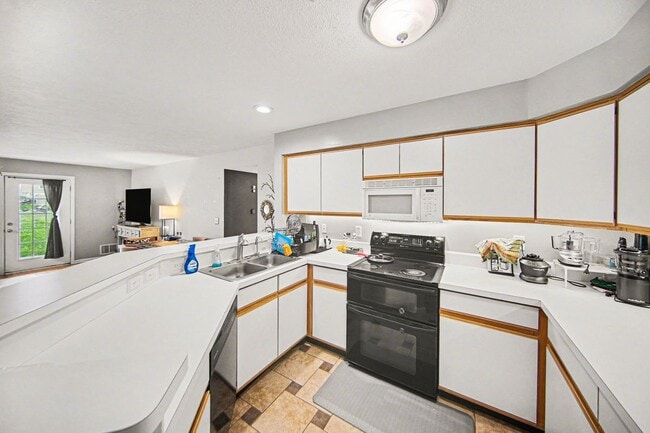 Building Photo - 1305 Millbrook Trail