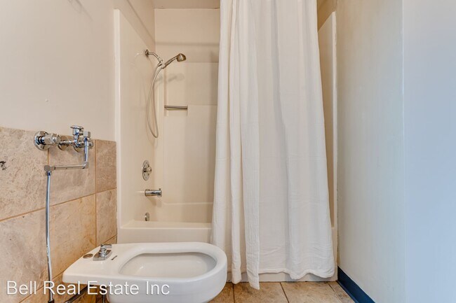 Foto del edificio - 4 br, 3 bath House - 2359 Columbia Street
