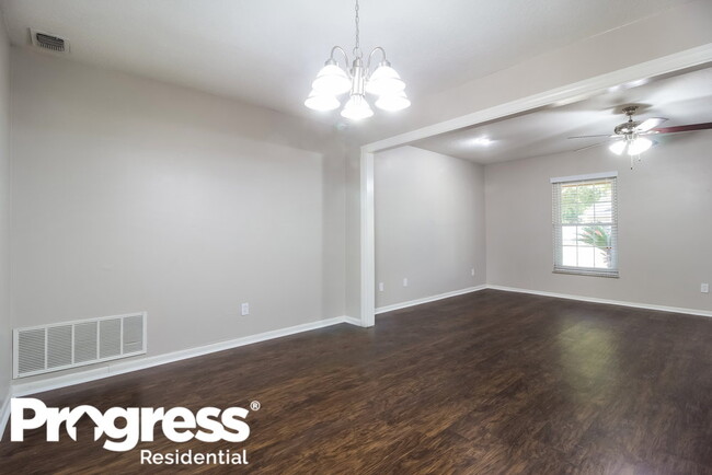 Building Photo - 960 Apple Ln