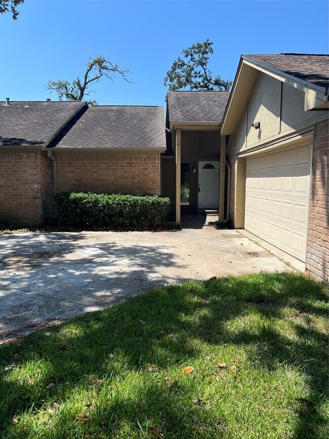 Building Photo - 1603 Chestnut Ridge Rd