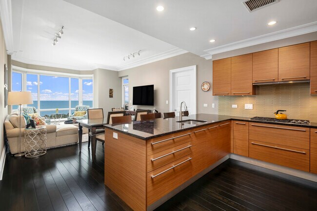 Foto del edificio - 2550 N Lakeview Ave