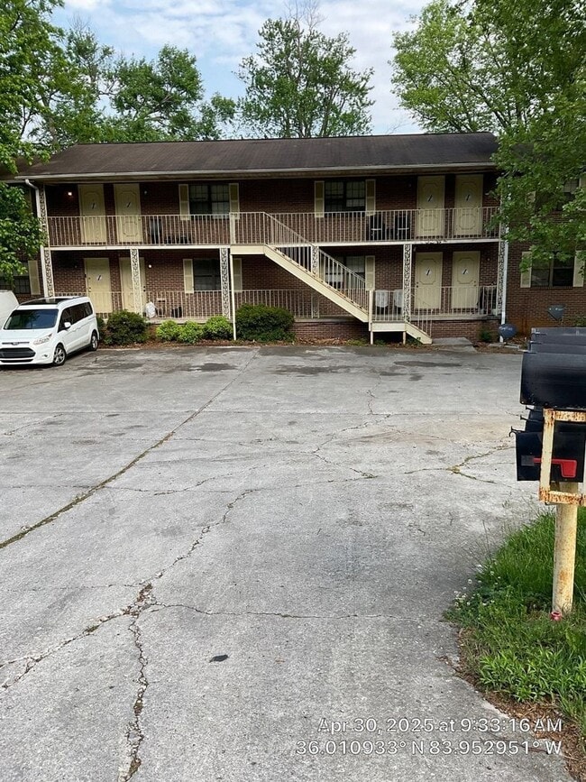 Building Photo - 4409 Bruhin Rd