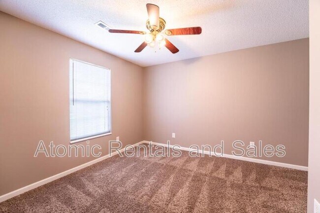 Foto del edificio - 322 Hawthorne Oaks Way