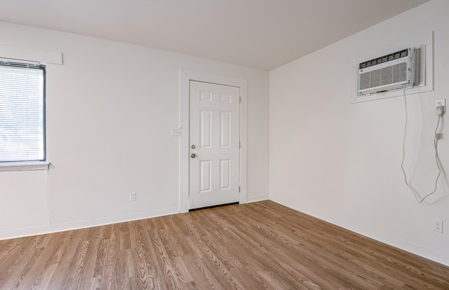 Foto del edificio - 15216 Bellaire Ave