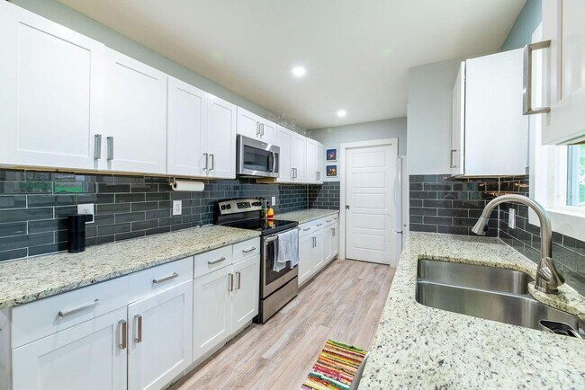 Foto del edificio - 4715 Carsonhill Dr