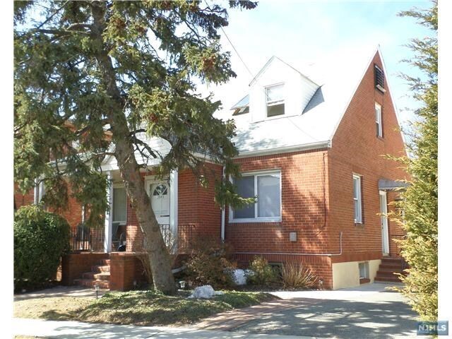 Primary Photo - 2045 Edwin Ave