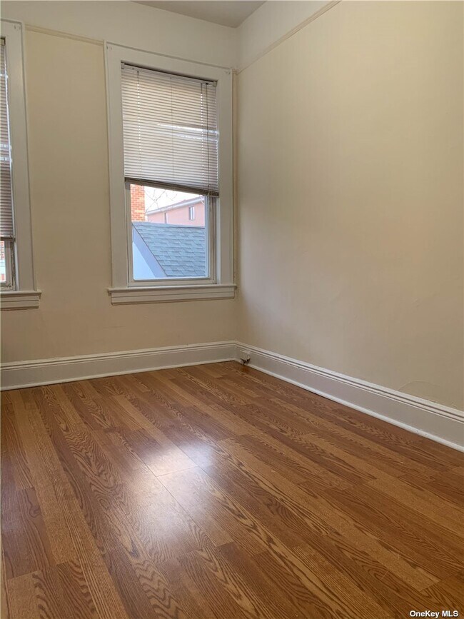 Foto del edificio - 45-05 162nd St