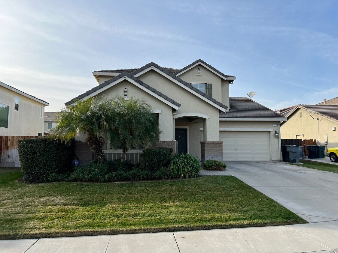 Large Two Story Crossroads Home! House Rental in Riverbank, CA