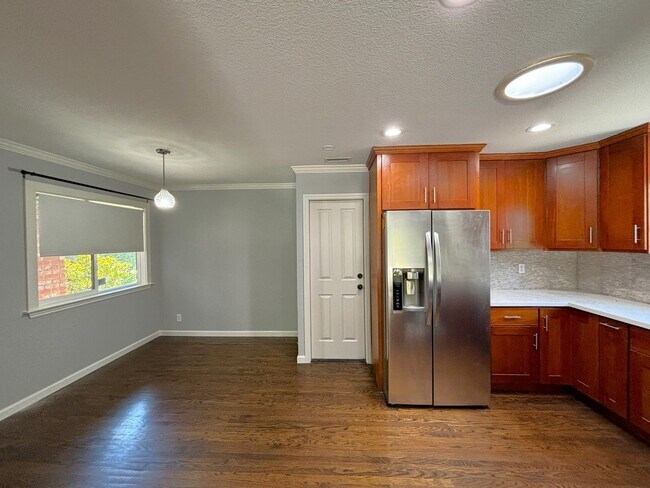 Building Photo - Welcome to your new Fremont Home - 4 Bedro...