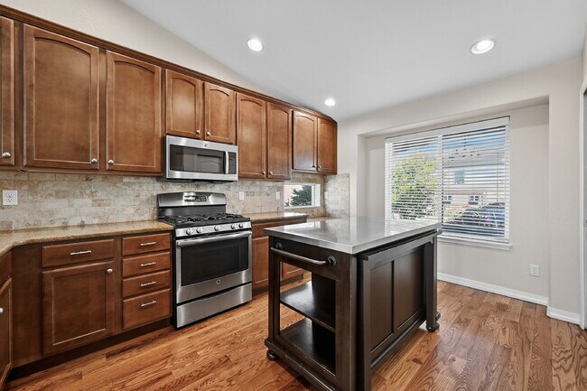 Foto del edificio - $2,645.95, 4-bed, 3-bath, located in Colorado Springs with a stunning backyard.