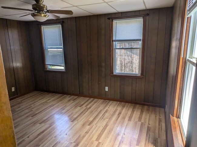 Building Photo - Fallowfield Ave Duplex