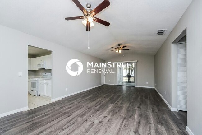 Foto del edificio - 3 Bedroom Pet-Friendly Home in Kissimmee, FL with Main Street Renewal