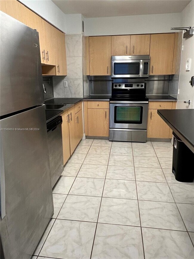 Foto del edificio - 9195 Collins Avenue Apt #1011, Surfside, F...