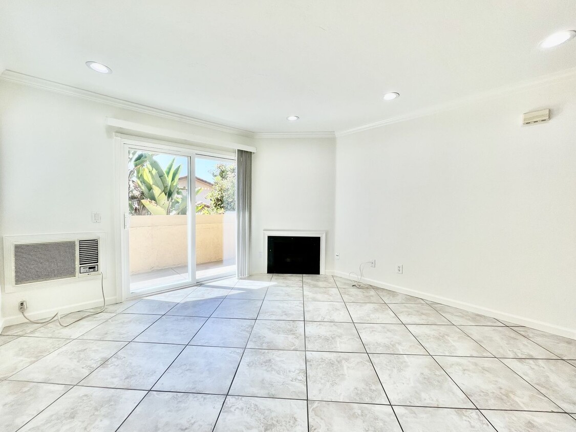 Primary Photo - Upgraded Upper Level Condo in Mission Park!
