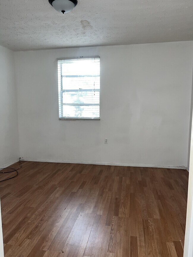 Foto del edificio - 1777 W 5th St