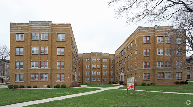 Exterior Facade - Franklin Arms Apartments