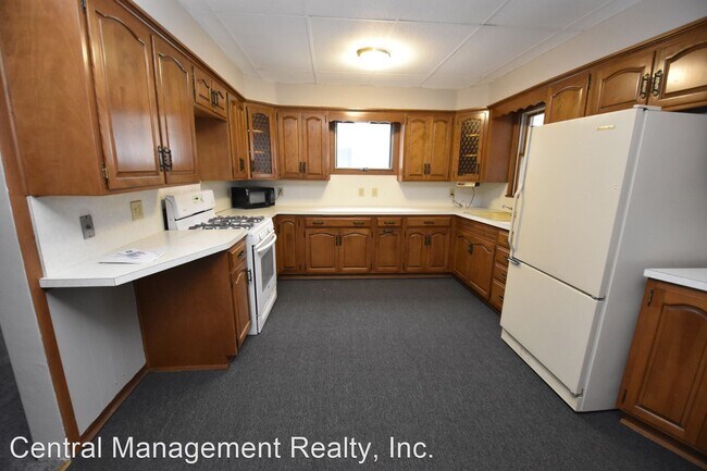 Building Photo - 3 br, 1 bath House - 421 W. 14