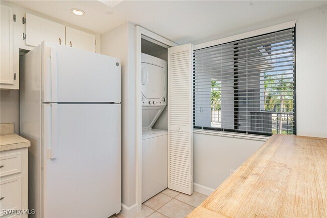 Foto del edificio - 4835 Bonita Beach Rd SW