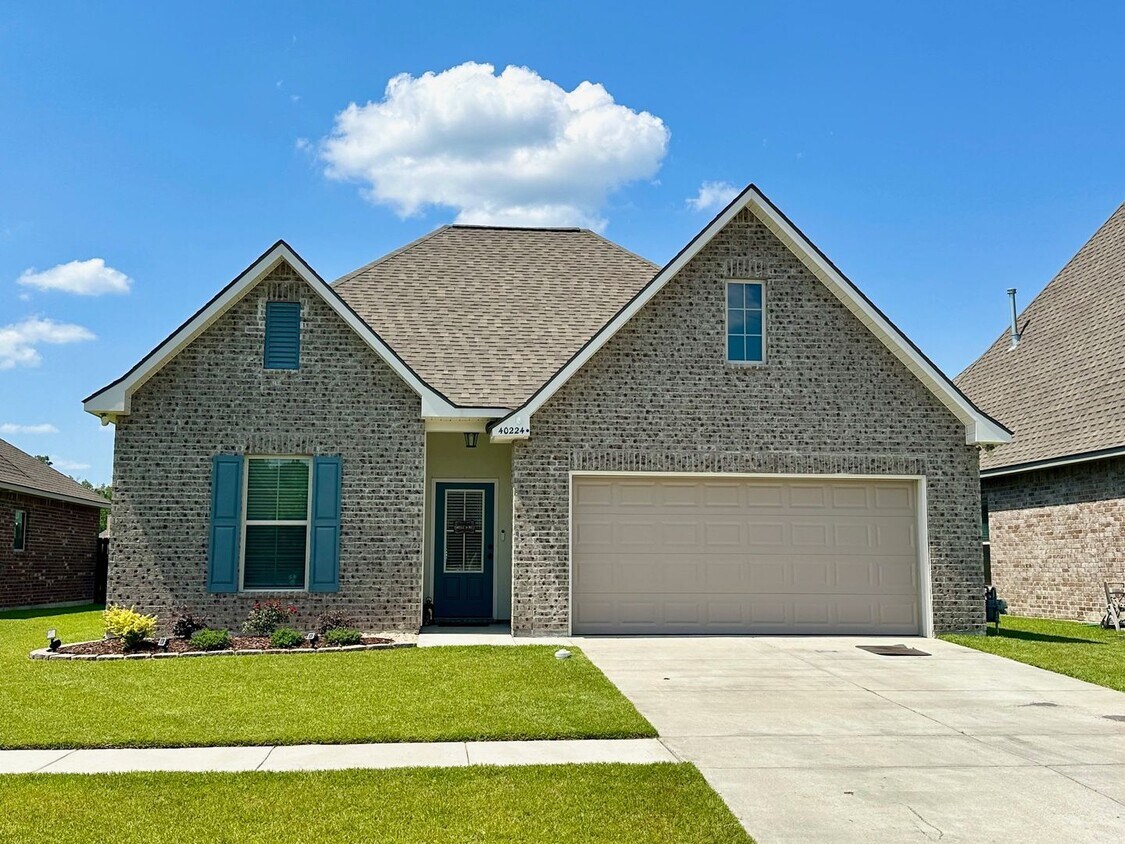 Primary Photo - 40224 Maddie Dr
