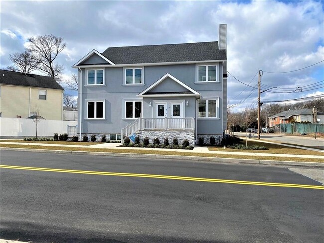 Building Photo - 898 Annadale Rd
