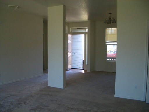 Building Photo - 872 Hollow Way