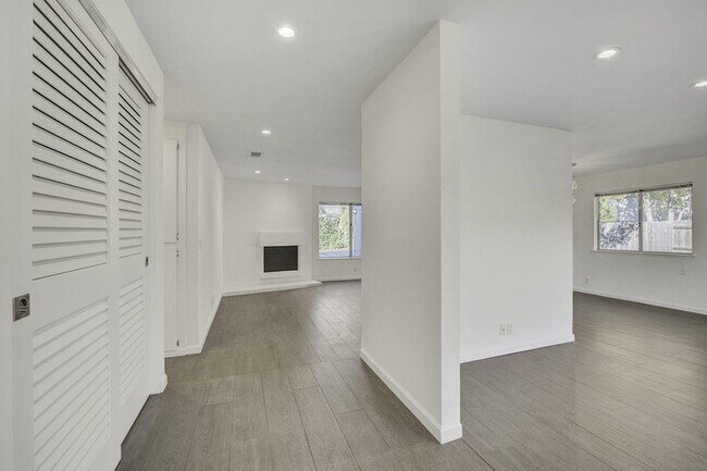 Foto del edificio - 312 N Alamo Dr