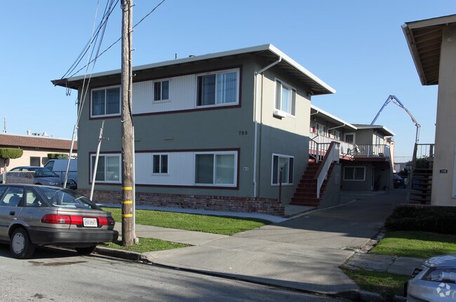 Primary Photo - 788 Mills Ave