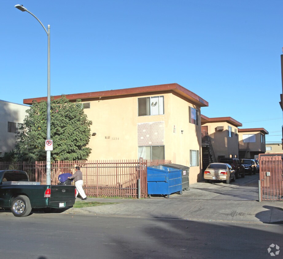 Primary Photo - 7234-7236 Milwood Ave