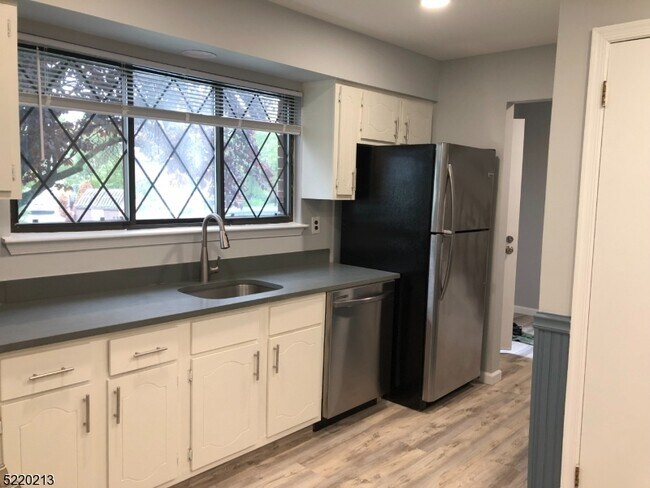 Foto del edificio - 226 Wildflower Ln