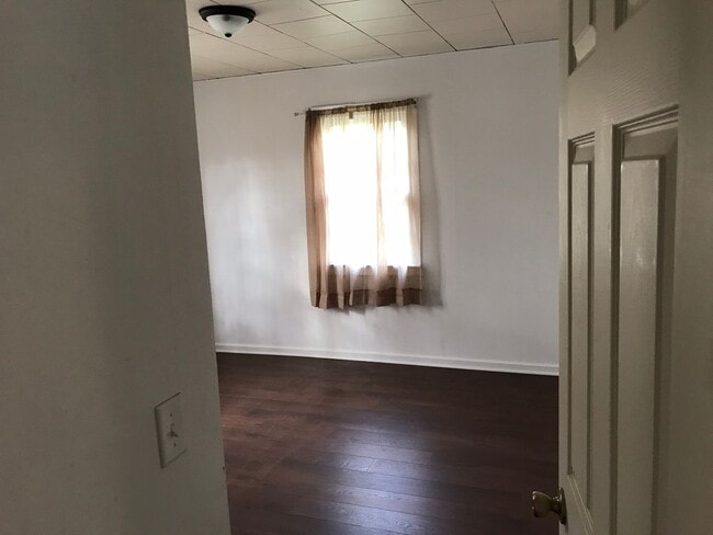 Building Photo - 2Bed 1Bath Country Living in the City with Laundry Hookups