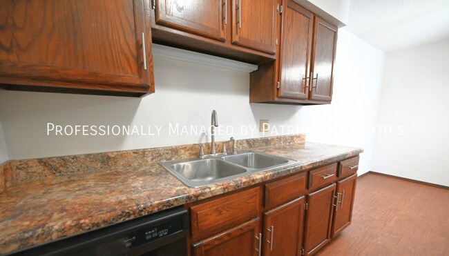 Building Photo - 811 Hawkeye Dr