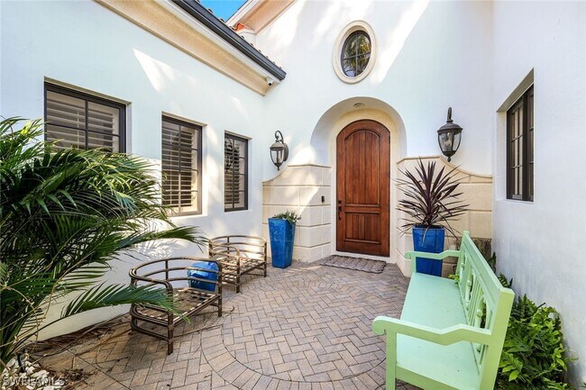 Foto del edificio - 2904 Tiburon Blvd E