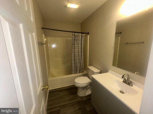 Foto del edificio - 585 Thomas Armor Dr