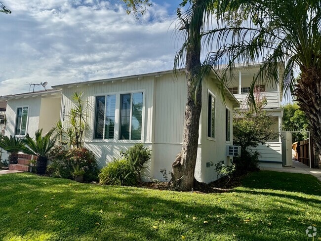 Building Photo - 12753 Oxnard St