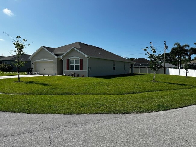 Building Photo - 2098 SW Altman Ave