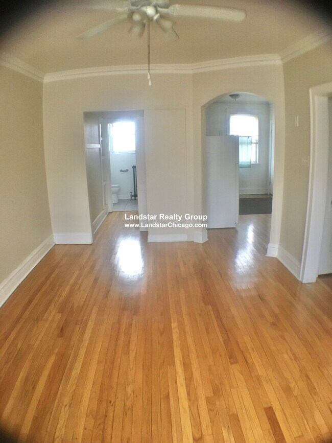 Foto del edificio - 4826.5 W Addison St