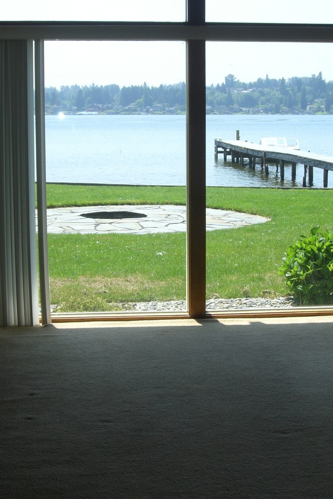 Building Photo - 10322 Sandy Beach Dr