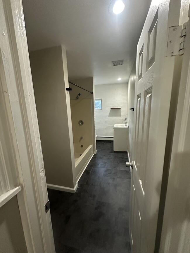 Building Photo - 218 N 5th St