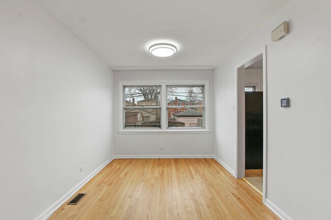 Dining Room - 6521 N Kedzie Ave